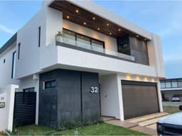 RESIDENCIA CON HABITACION EN PLANTA BAJA EN FRACC. PUNTA TIBURON