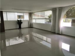 RESIDENCIA EN SATELITE J.PANI GRANDES ESPACIOS
