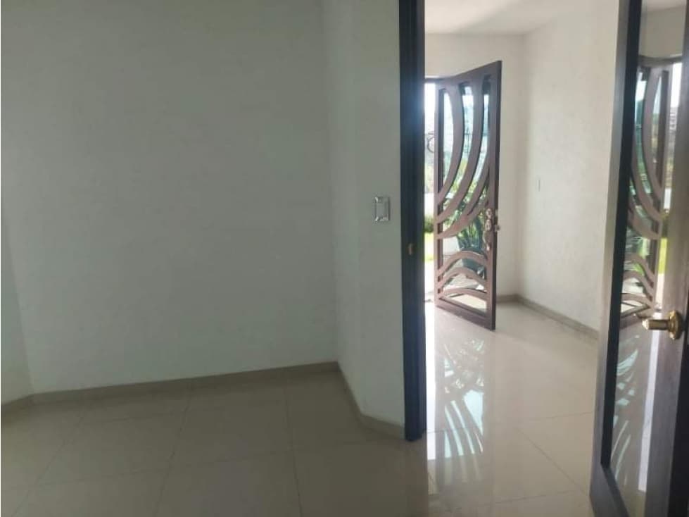 HERMOSA CASA REMODELADA EN PASEOS DEL BOSQUE — foto 4