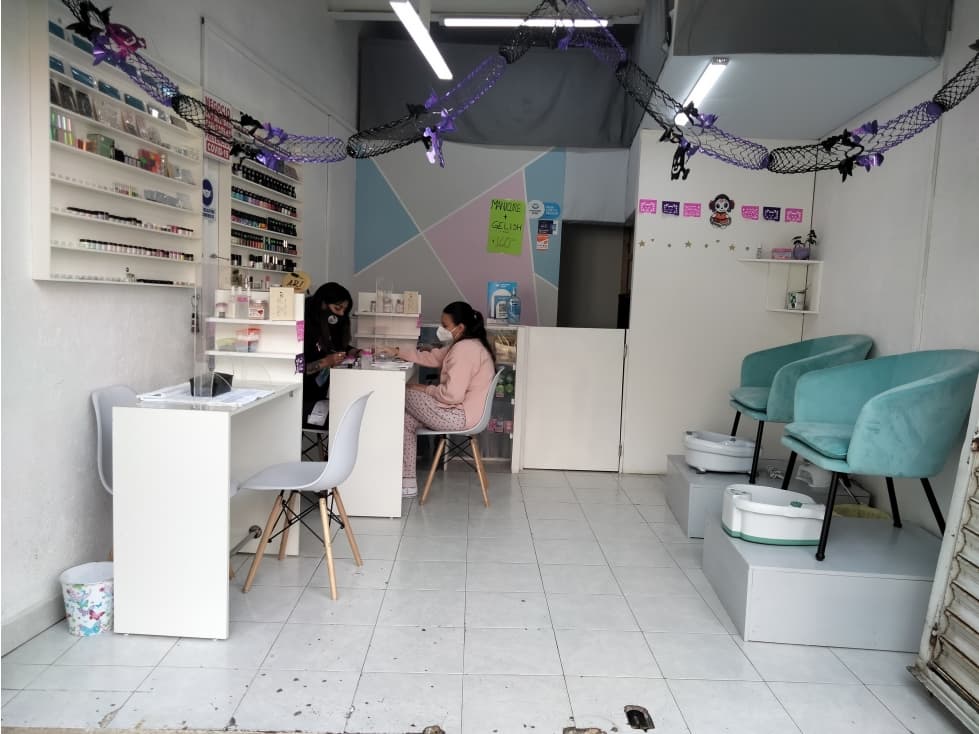 Local sobre Avenida del Taller — foto 1