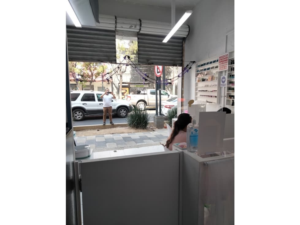 Local sobre Avenida del Taller — foto 3