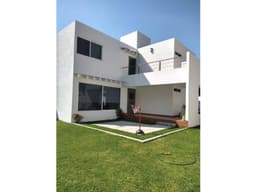 Venta de Casa Sola en Pedregal de las Fuentes