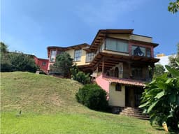 Renta de Casa Sola en Fracc. en Subida a Chalma