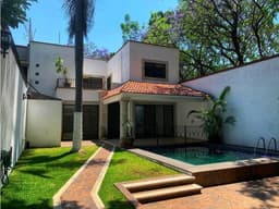 Venta de Casa Sola en la Colonia Vista Hermosa