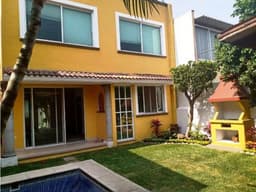 Venta de Casa Sola en La Colonia Lomas de Cortes