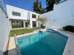 Venta de Casa Sola en Lomas de Cortes