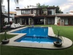 Venta de Casa Sola en la Colonia Vista Hermosa