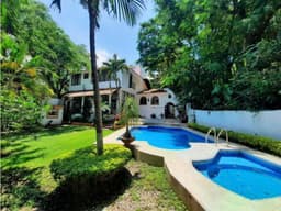 Venta de Casa Sola en La Colonia Las Fincas