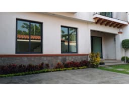 Venta de Casa Sola en Lomas de Cortes