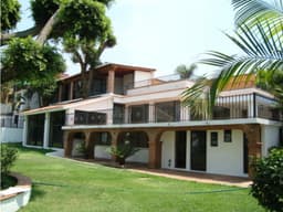 Venta o Renta de Casa Sola en Lomas de Cortes