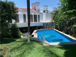 Venta de Casa Sola en Colonia La Pradera