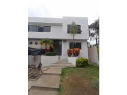 Venta de Casa Sola en La Colonia La Pradera
