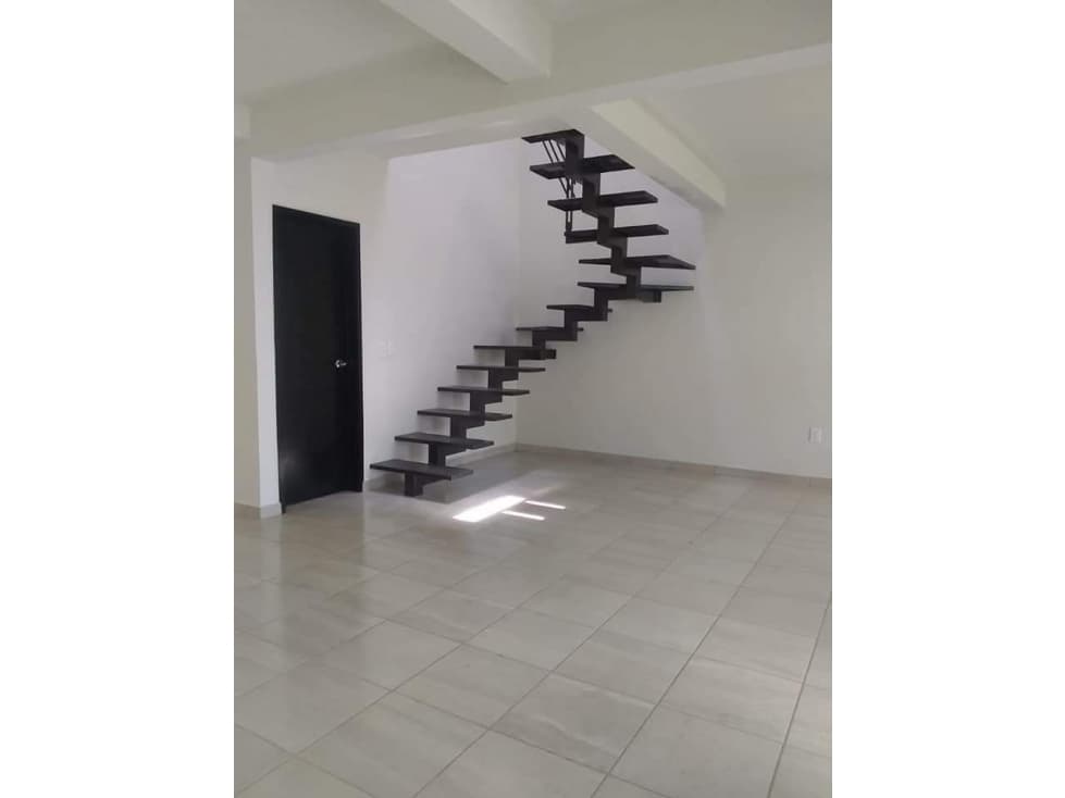Venta de Casa Sola en Avenida Universidad — foto 2