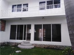Venta de Casa Sola en La Colonia Base Tranquilidad