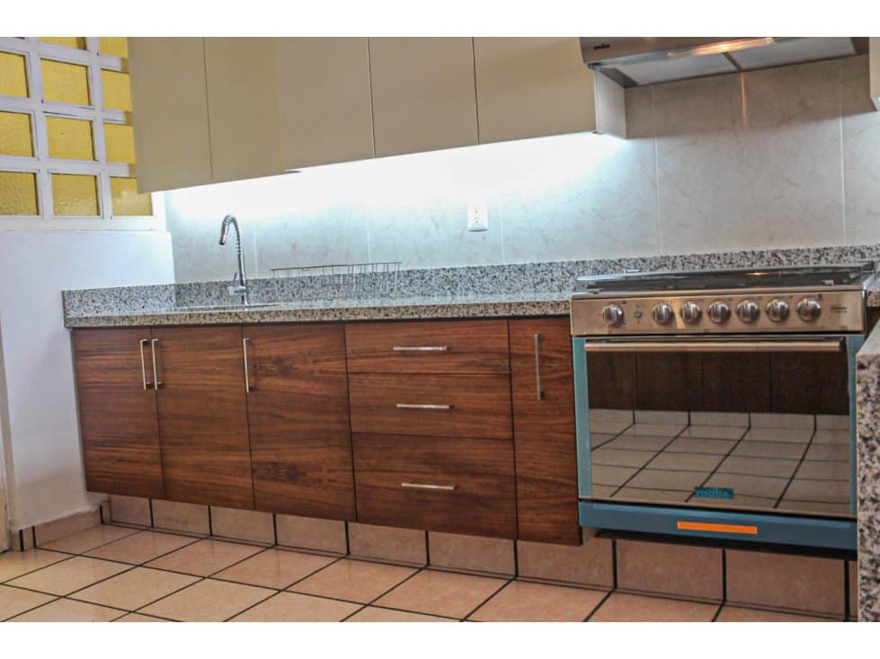 Venta de Casa Sola en la Colonia Lomas de los Volcanes — foto 6