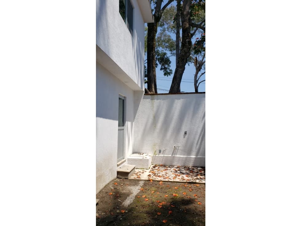 Venta de Casa Sola en La Colonia Miraval — foto 3
