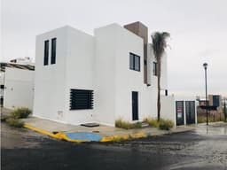 Casa en Venta en Praderas del Bosque por Sur Poniente, Qro.