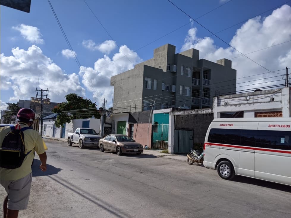 VENTA DE TERRENO CÉNTRICO EN TULUM CON LOCALES Y CUARTOS — foto 3