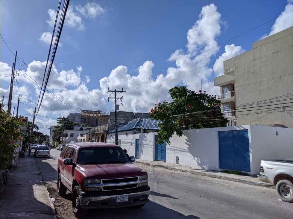VENTA DE TERRENO CÉNTRICO EN TULUM CON LOCALES Y CUARTOS — foto 4