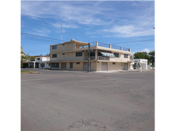 EN VENTA CASA CÉNTRICA CON LOCAL EN CHETUMAL