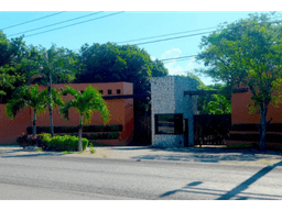 CASA DE LUJO CON ACCESO PRIVADO A LAGUNA YALKÚ EN AKUMAL