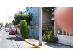 Casa en Calle de La Rosa en Tlalnepantla