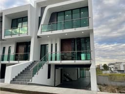 Casa 34-G con VISTA AL BOSQUE en la cima de zapopan