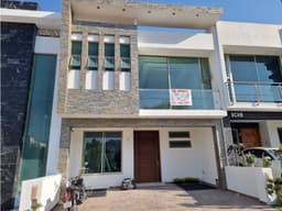 Casa 9-C con SOTANO en LA CIMA de Zapopan