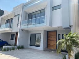 Casa 6  con ROOF GARDEN  en Valle Imperial