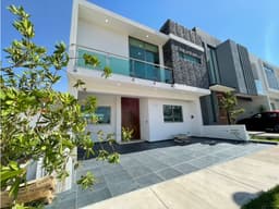 CASA 286-G EN VENTA CON HABITACIÓN PLANTA BAJA, LA CIMA ZAPOPAN
