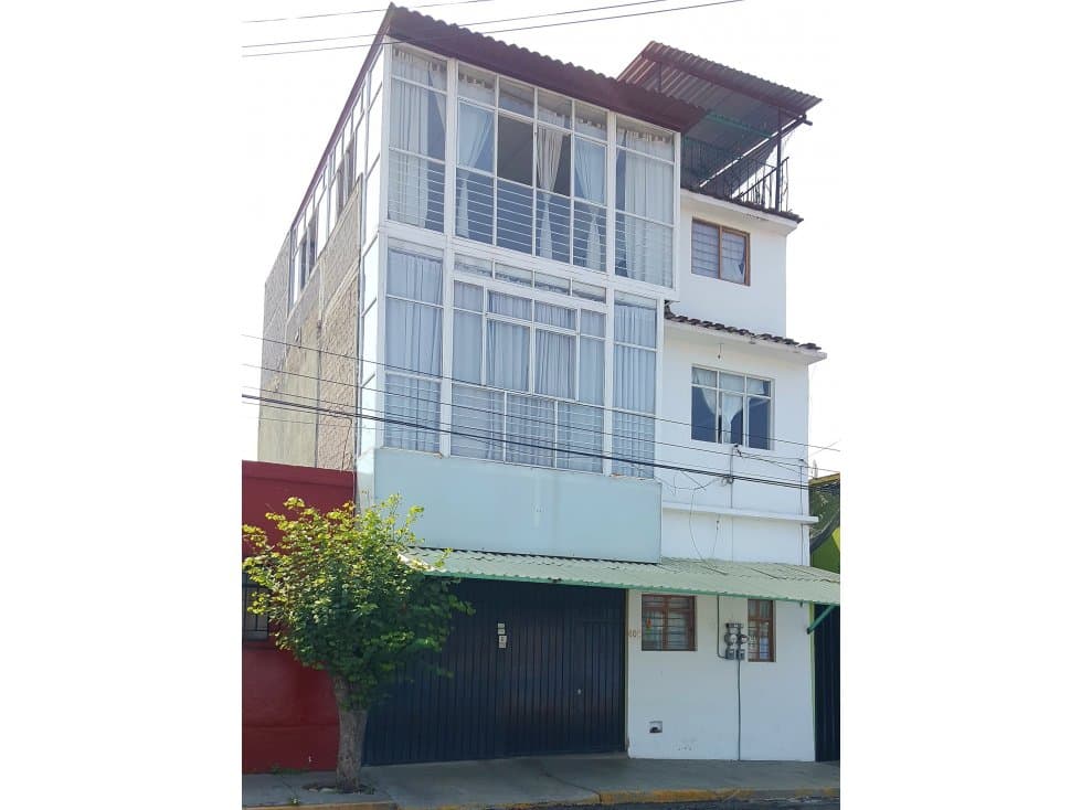 LAS FLORES VENDO CASA 4 RECAMARAS — foto 1