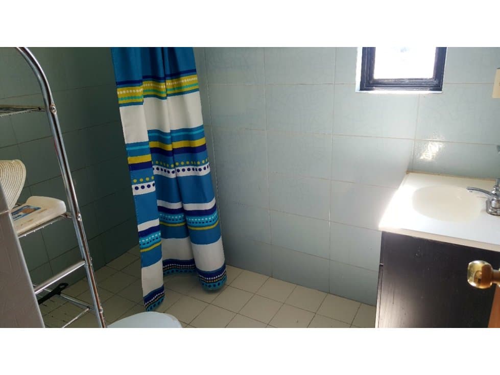 LAS FLORES VENDO CASA 4 RECAMARAS — foto 2