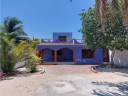 CASA MORADA EN LA SEGUNDA FILA DE CHUBURNÁ PUERTO
