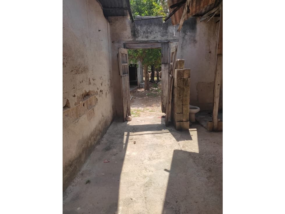 OPORTUNIDAD PARA RESTAURAR CASA EN EL CENTRO DE MÉRIDA — foto 1