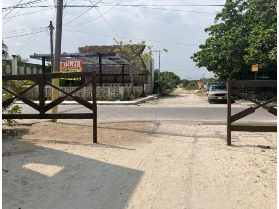 RENTA DE TOWNHOUSE EN CHICXULUB — foto 4