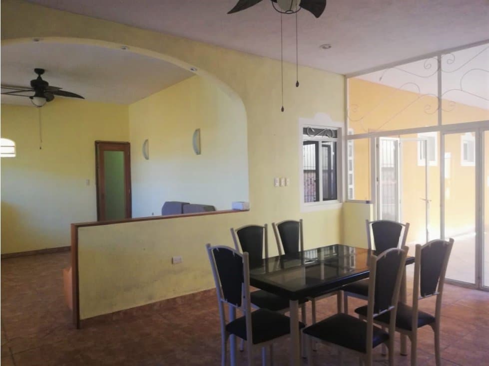CASA DE UN PISO A PASOS DEL MALECÓN DE PROGRESO — foto 5