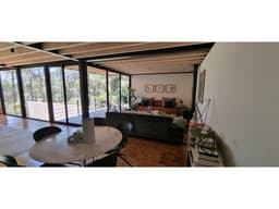 CASA EN VENTA CON ENTORNO DE BOSQUE