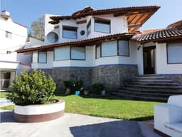CASA EN VENTA EN VALLE DE BRAVO