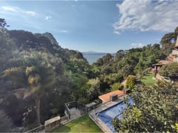 PROPIEDAD CON EXCELENTE VISTA AL LAGO,  AVANDARO