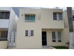 CASA EN VENTA EN FRACCIONAMIENTO DIAMANTE.