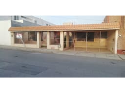 Amplia residencia en excelente ubicación.