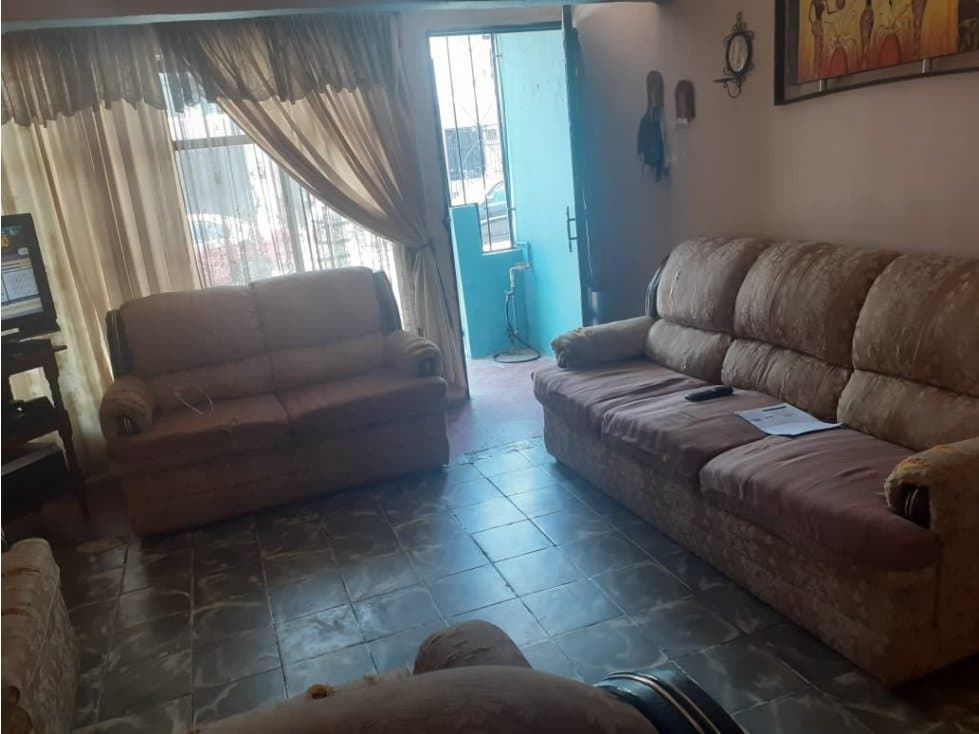 CASA LIBRE DE GRAVAMEN EN PASEO SAN NICOLAS — foto 3