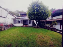 CASA EN VENTA EN EL CENTRO, ESTILO VALLESANO.