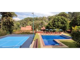 CASA VALLESANA CON VISTA AL RIO Y BOSQUE EN AVÁNDARO