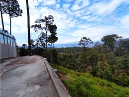 TERRENO CON VISTA AL LAGO Y BOSQUE EN RESIDENCIAL PRIVADO EN AVANADARO