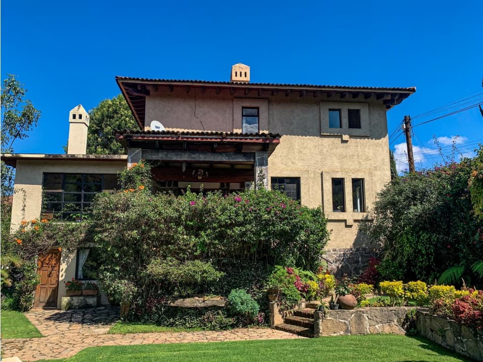 CASA CONTEMPORANEA CON EXCELENTE UBICACION — foto 1