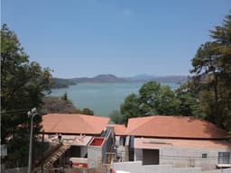 OPORTUNIDAD CON VISTA AL LAGO EN AVÁNDARO