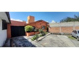 CASA EN RENTA EN EL CENTRO DEL PUEBLO