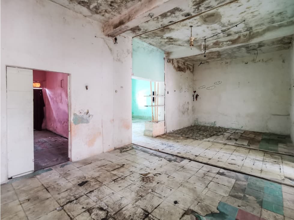 CASA DE UNA PLANTA EN EL CENTRO PARA REMODELAR — foto 3