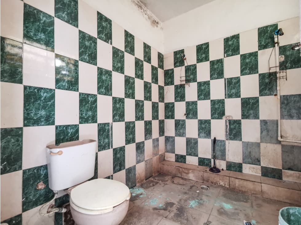 CASA DE UNA PLANTA EN EL CENTRO PARA REMODELAR — foto 4